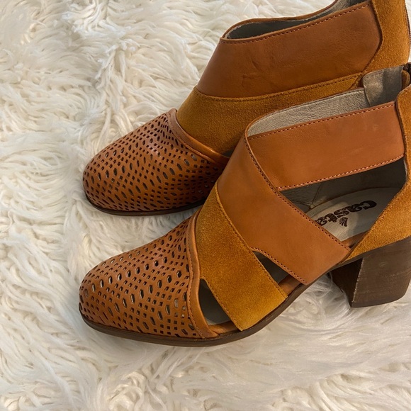 CASTA Stylish Mustard Ankle Boots for Women size 38 (7.5) BNWOT - Picture 3 of 13